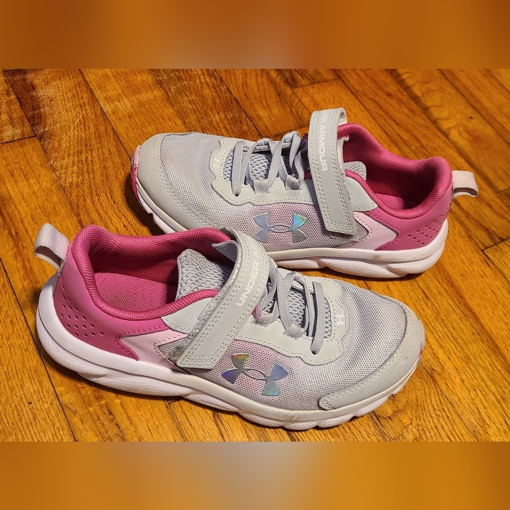 Under Armour kids assert lightweight sneaker|strap closure shiny‎ - Picture 7 of 14